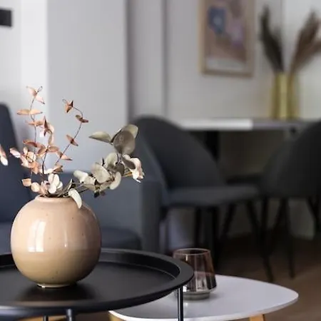 Downtown Stylish 4 *