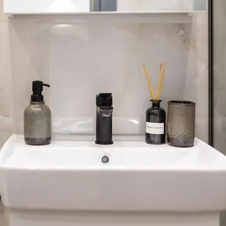 Downtown Stylish 4 *