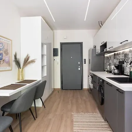 Downtown Stylish 4 Salonic