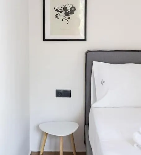 Downtown Stylish 4 Appartamento