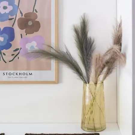Downtown Stylish 4 Apartment *