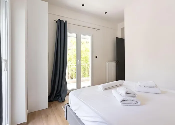 Downtown Stylish 4 *