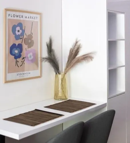 公寓 Downtown Stylish 4 *