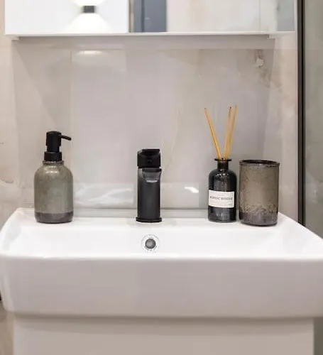 Downtown Stylish 4 *