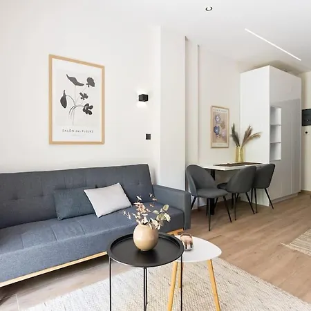 Downtown Stylish 4 Apartman