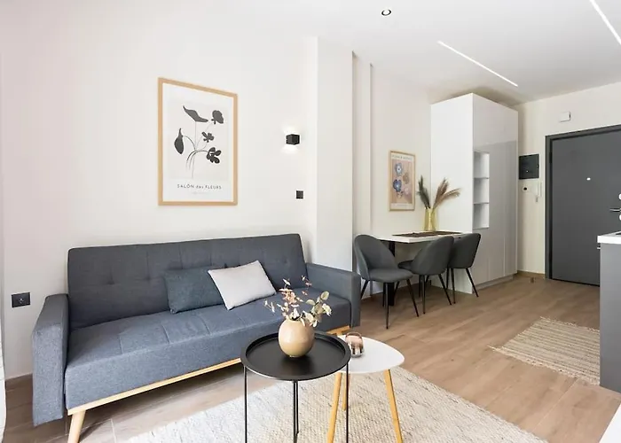 Downtown Stylish 4 Apartament